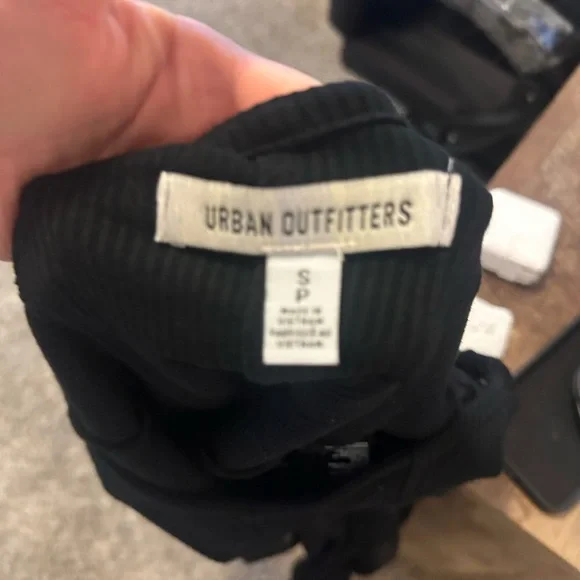 Urban Outfitters Lace Cropped Long Sleeve - Picture 3 of 3